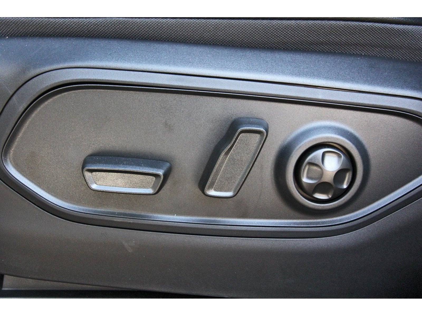2027 Jeep Grand Cherokee Laredo Altitude 4x2 *Ltd Avail*