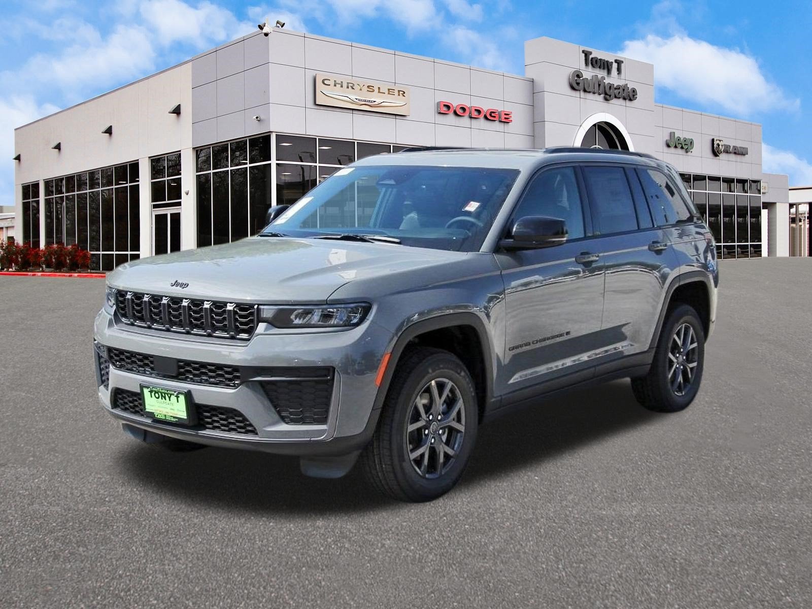 2027 Jeep Grand Cherokee Laredo Altitude 4x2 *Ltd Avail*