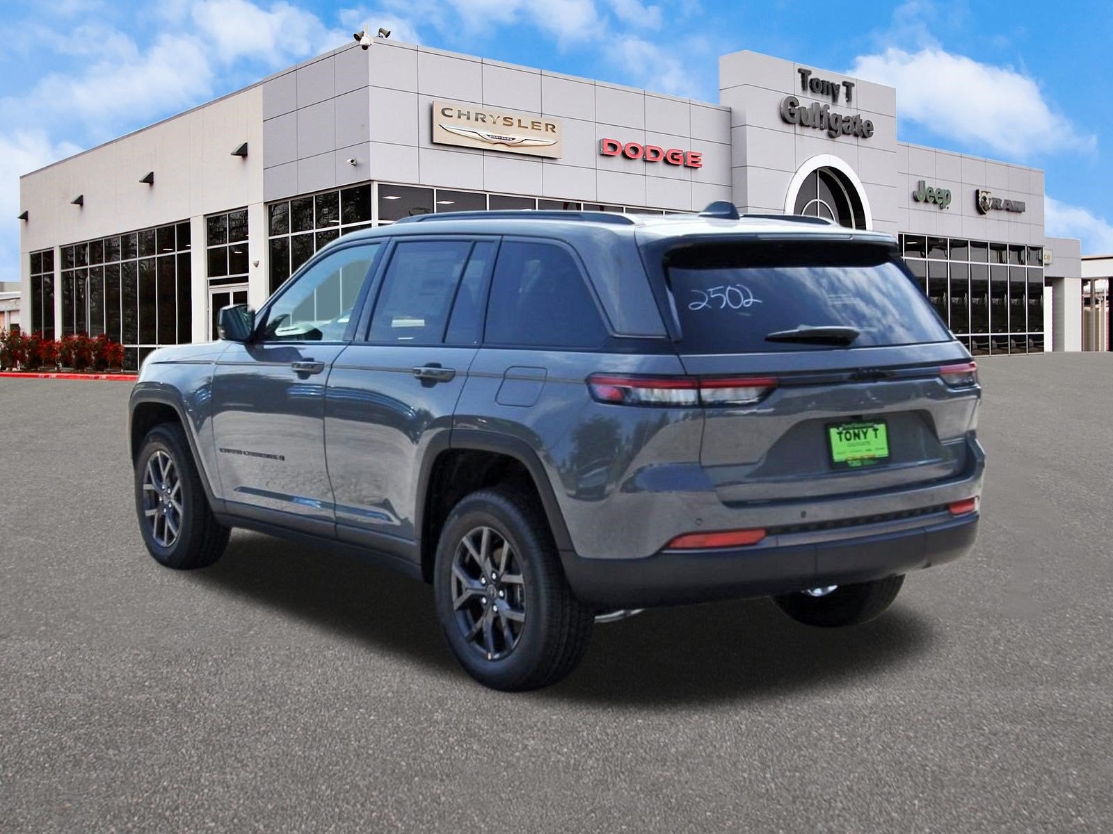 2027 Jeep Grand Cherokee Laredo Altitude 4x2 *Ltd Avail*