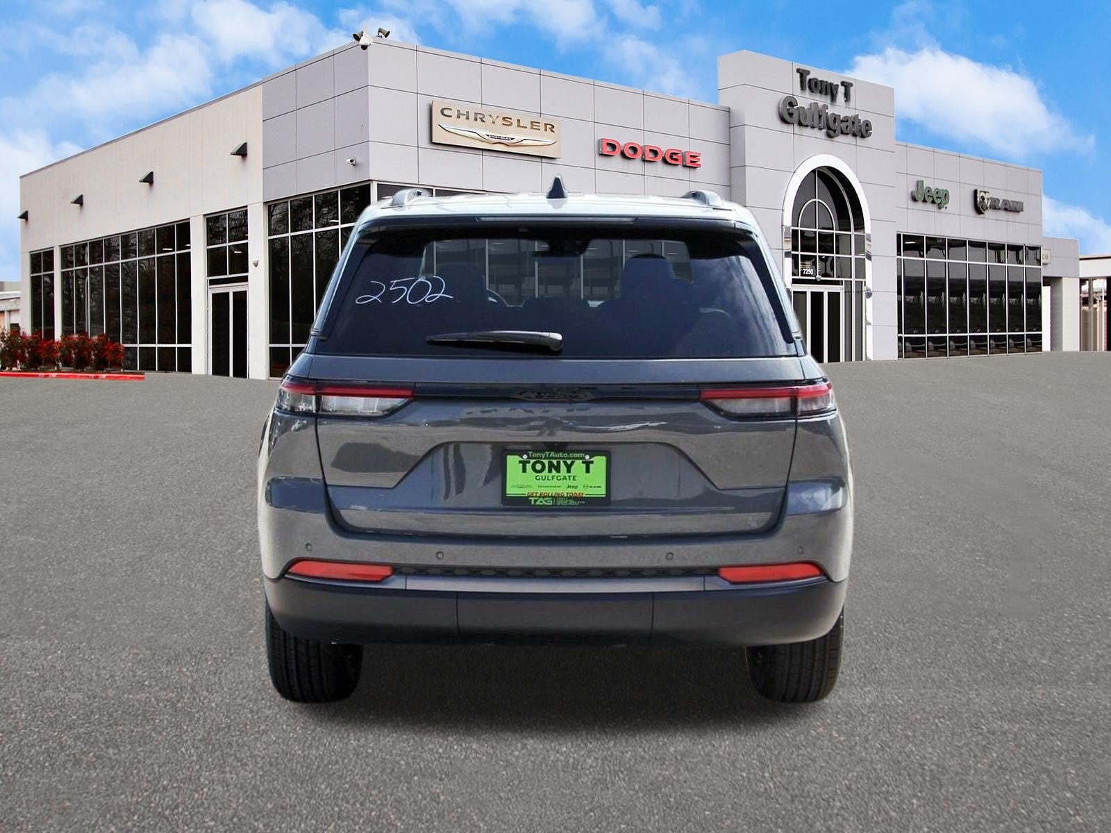 2027 Jeep Grand Cherokee Laredo Altitude 4x2 *Ltd Avail*