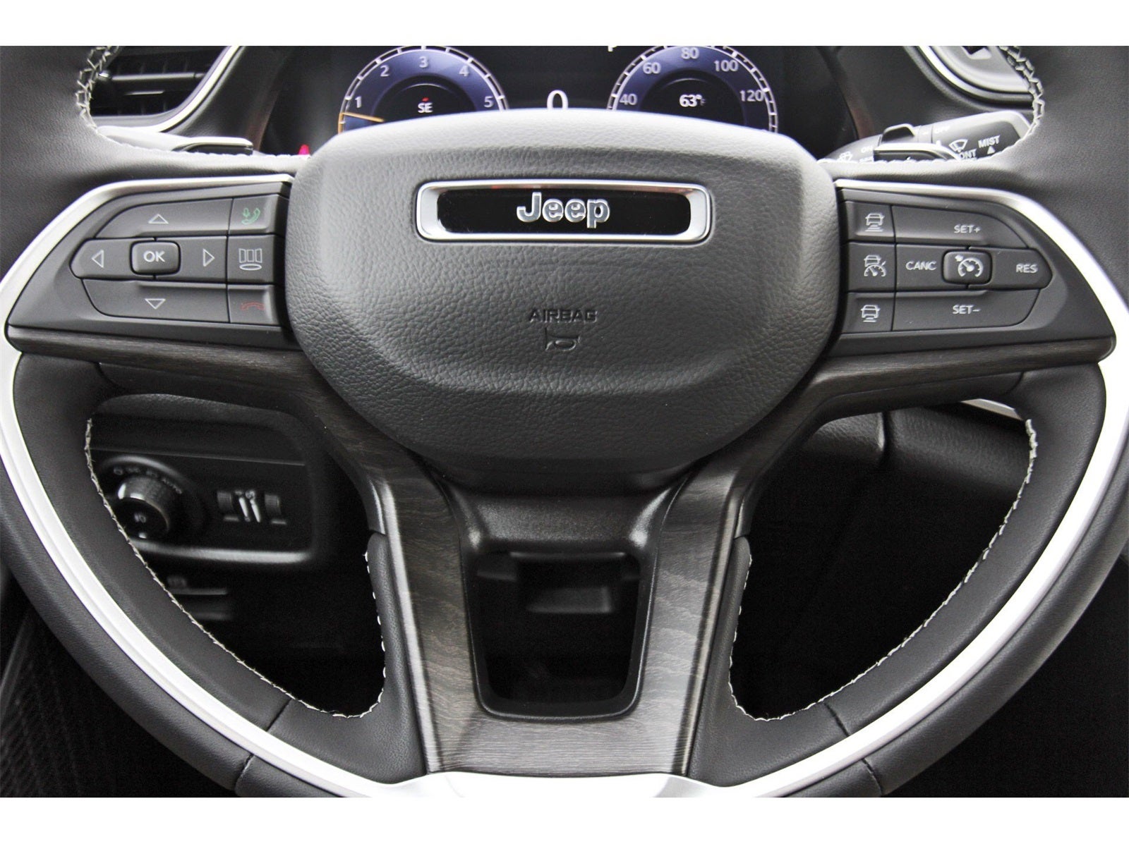 2025 Jeep Grand Cherokee Limited 4x2