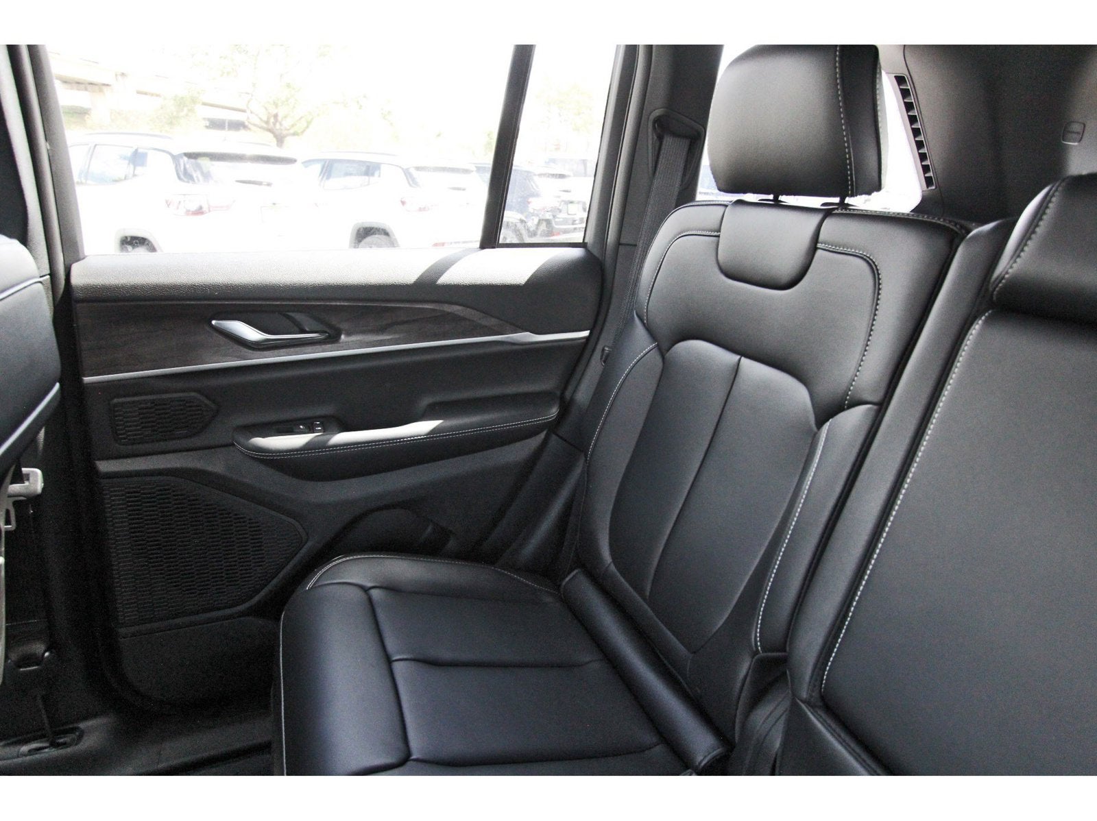2027 Jeep Grand Cherokee Limited 4x2