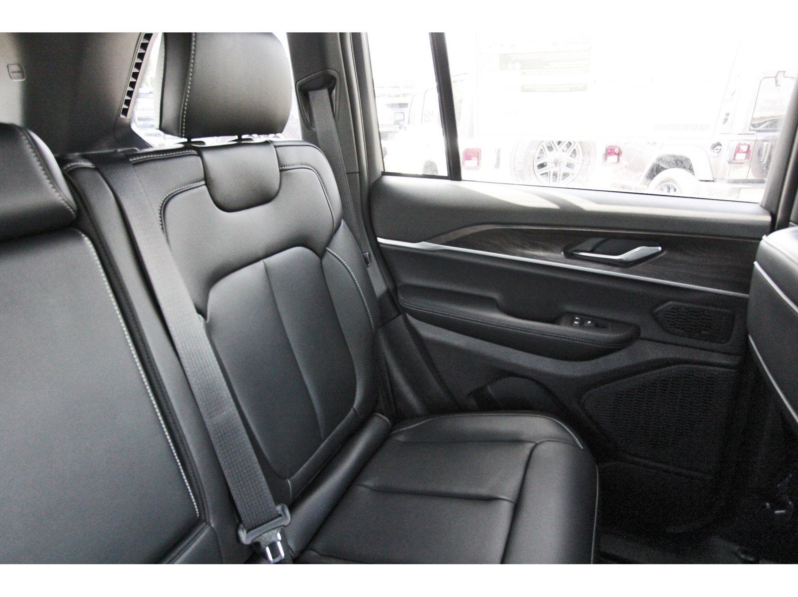 2027 Jeep Grand Cherokee Limited 4x2