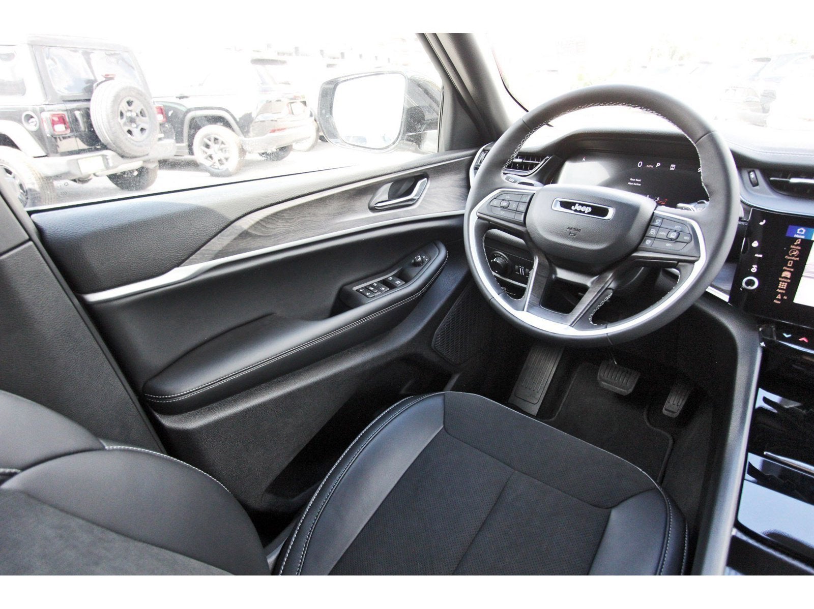 2027 Jeep Grand Cherokee L Laredo Altitude 4x2 *Ltd Avail*