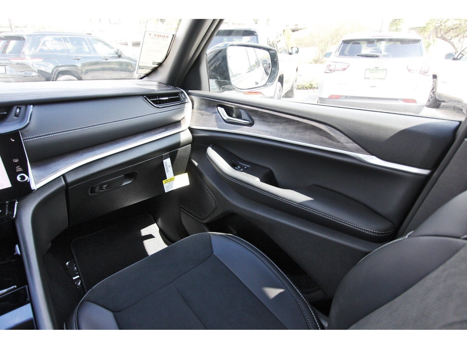 2027 Jeep Grand Cherokee L Laredo Altitude 4x2 *Ltd Avail*