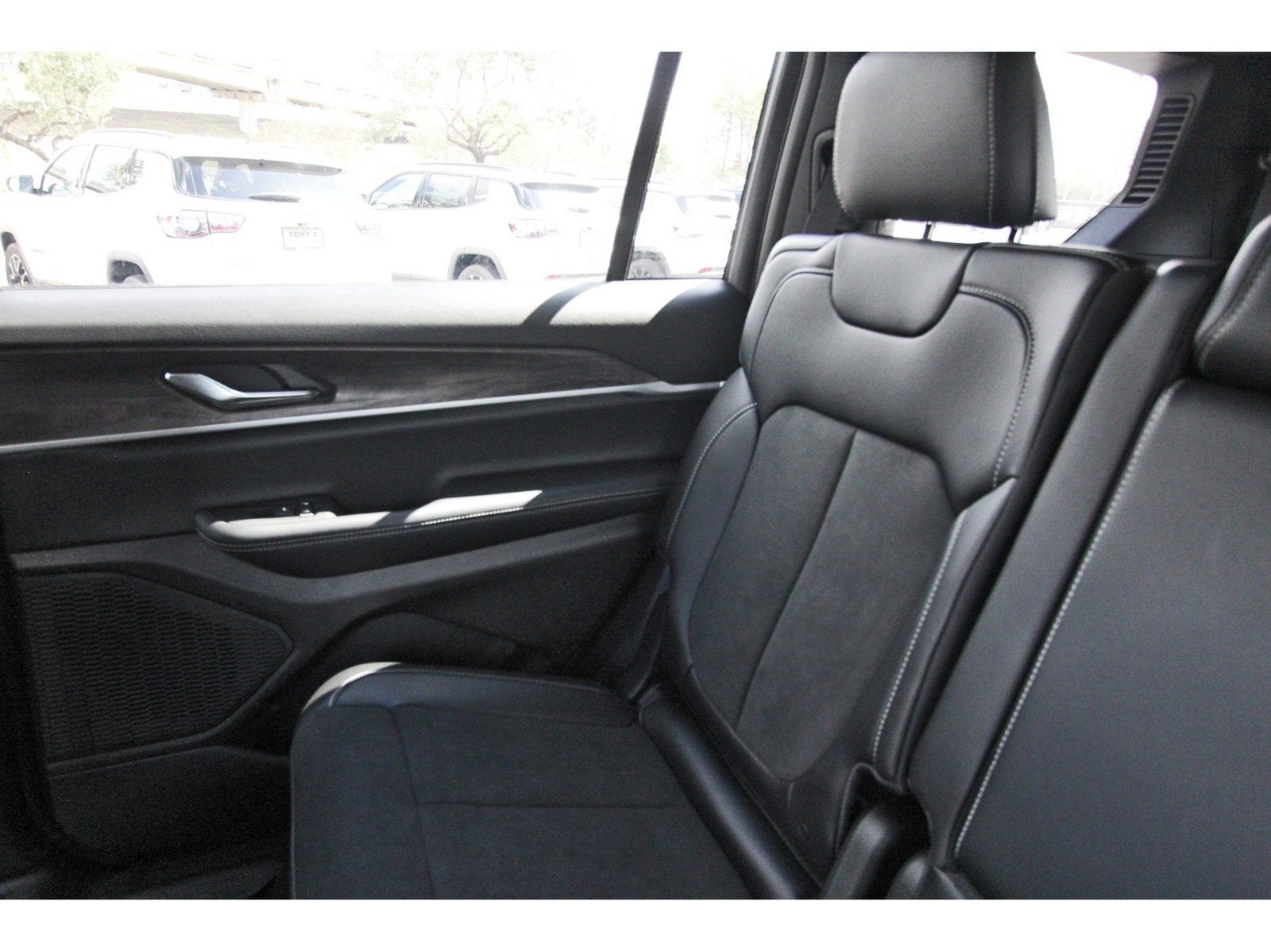 2027 Jeep Grand Cherokee L Laredo Altitude 4x2 *Ltd Avail*