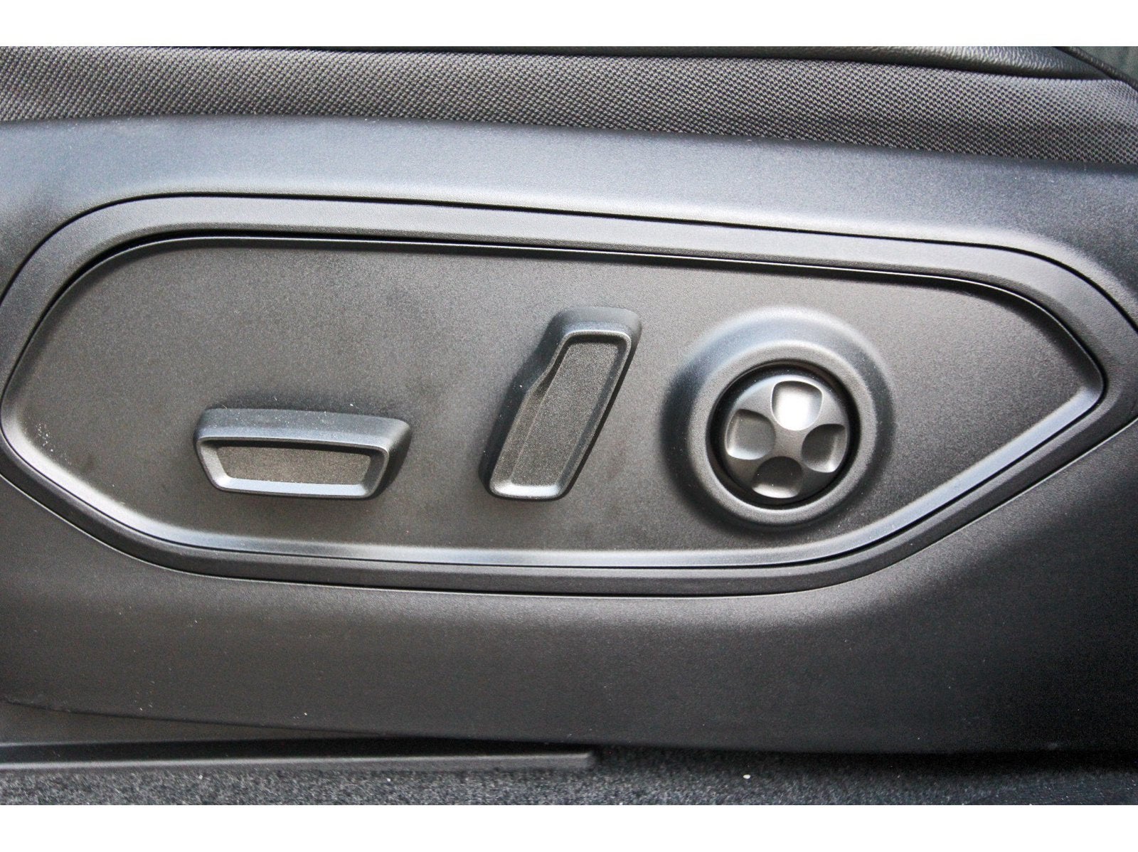 2027 Jeep Grand Cherokee L Laredo Altitude 4x2 *Ltd Avail*