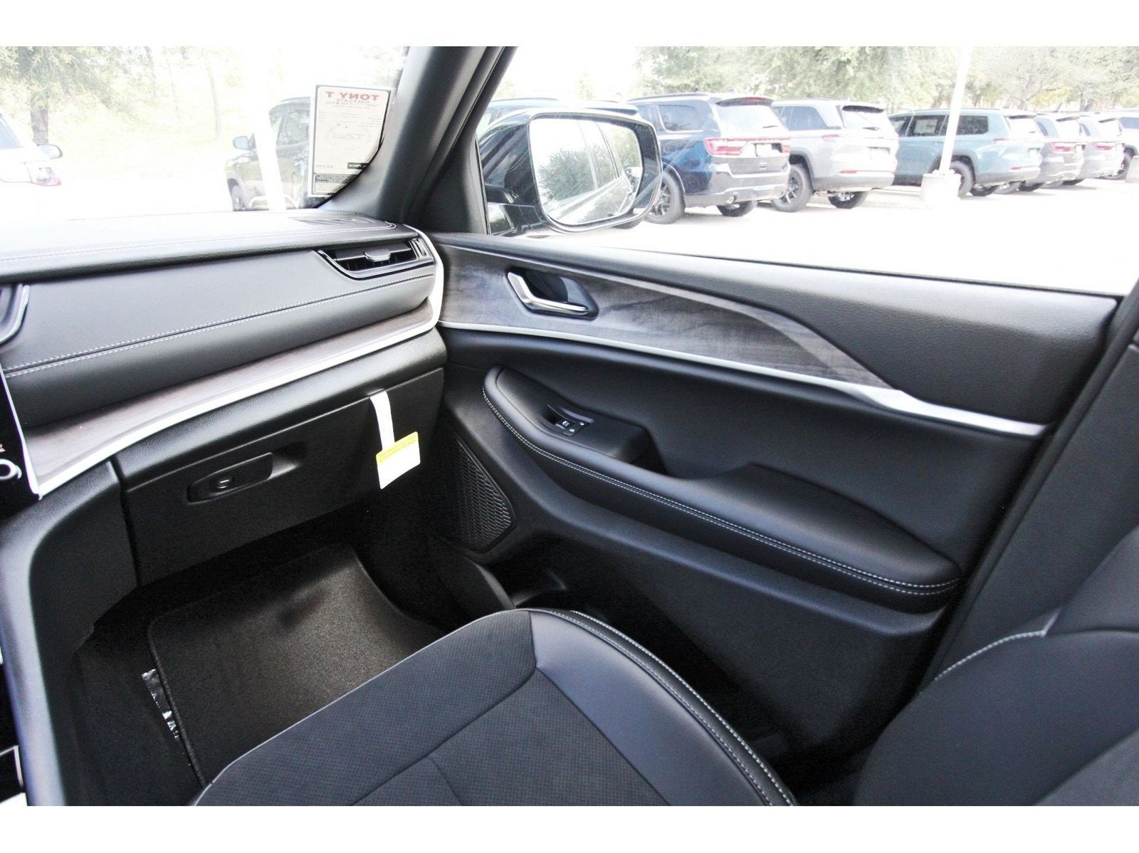 2027 Jeep Grand Cherokee L Laredo Altitude 4x2 *Ltd Avail*