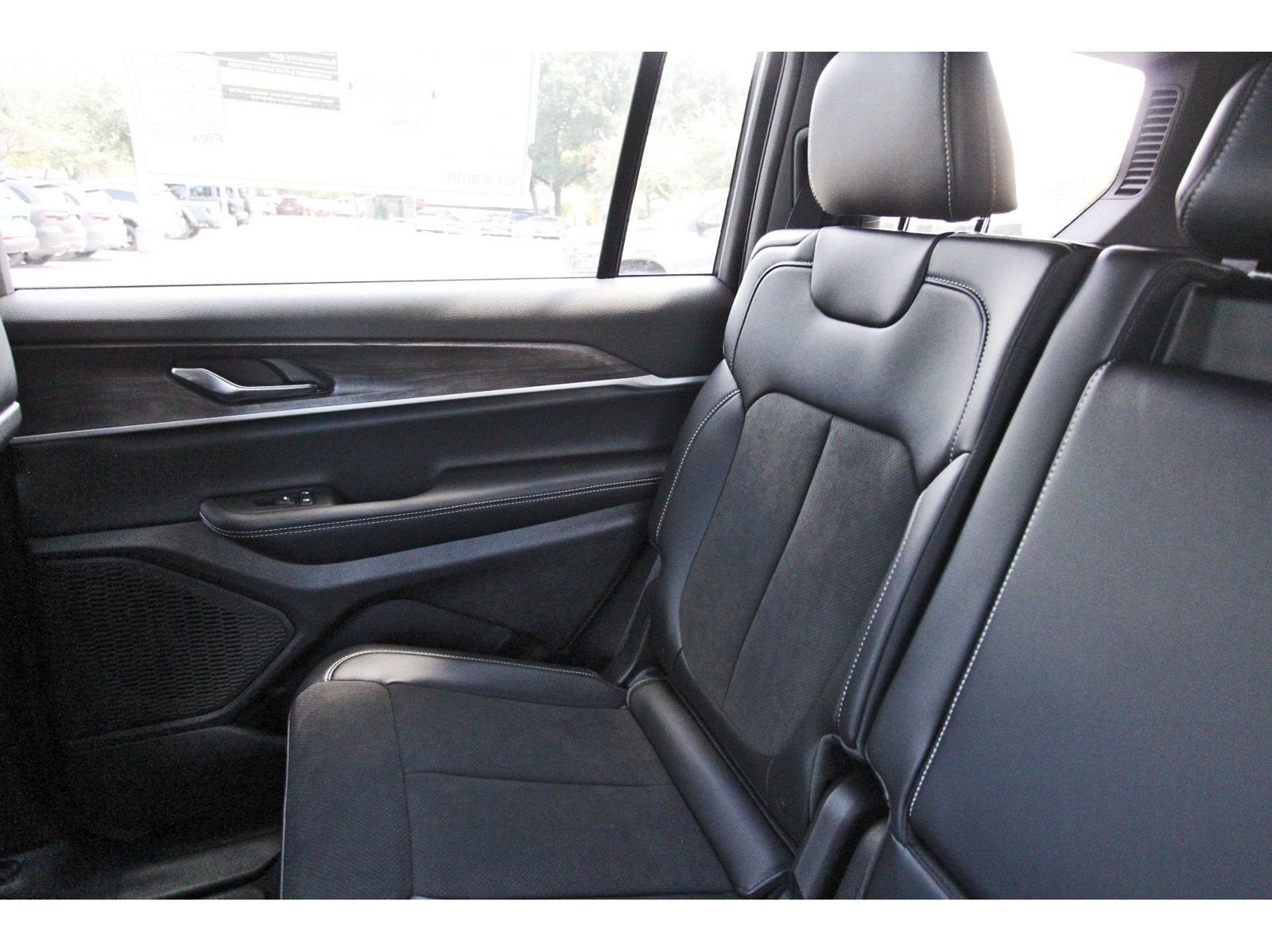 2027 Jeep Grand Cherokee L Laredo Altitude 4x2 *Ltd Avail*