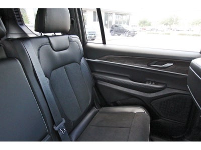 2027 Jeep Grand Cherokee L Laredo Altitude 4x2 *Ltd Avail*