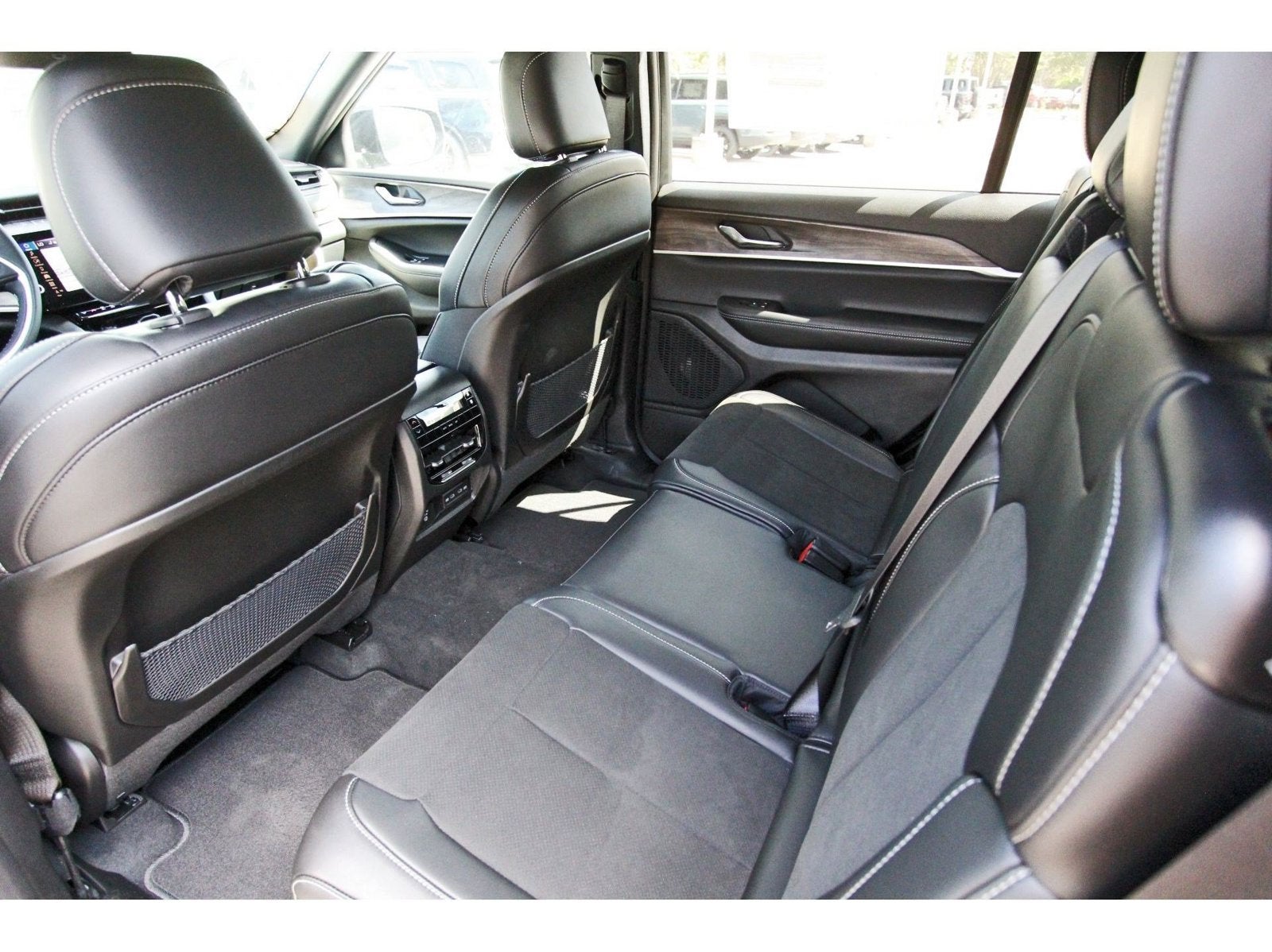 2027 Jeep Grand Cherokee L Laredo Altitude 4x2 *Ltd Avail*