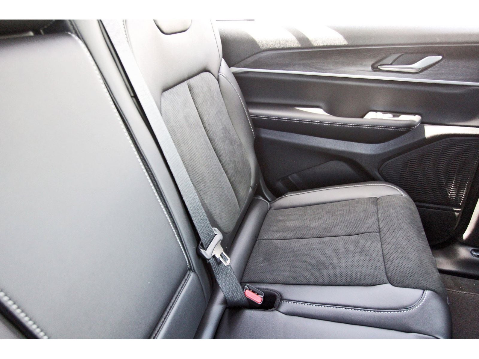 2026 Jeep Grand Cherokee L Laredo Altitude 4x2