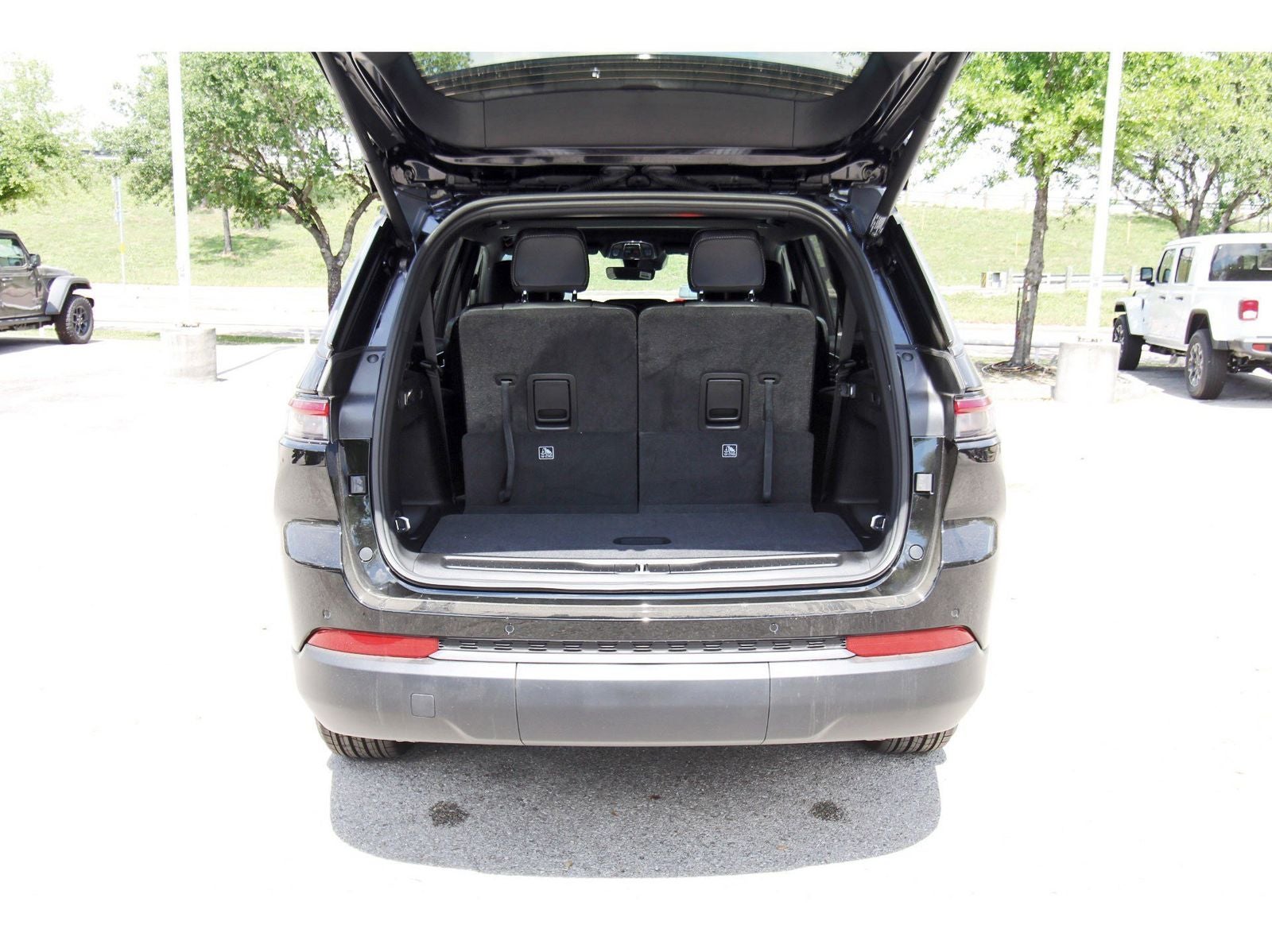 2026 Jeep Grand Cherokee L Laredo Altitude 4x2