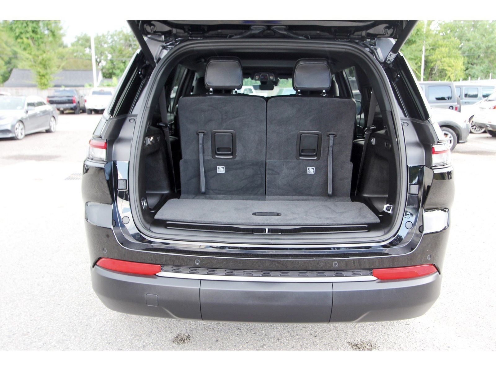 2026 Jeep Grand Cherokee L Altitude Laredo 4x2