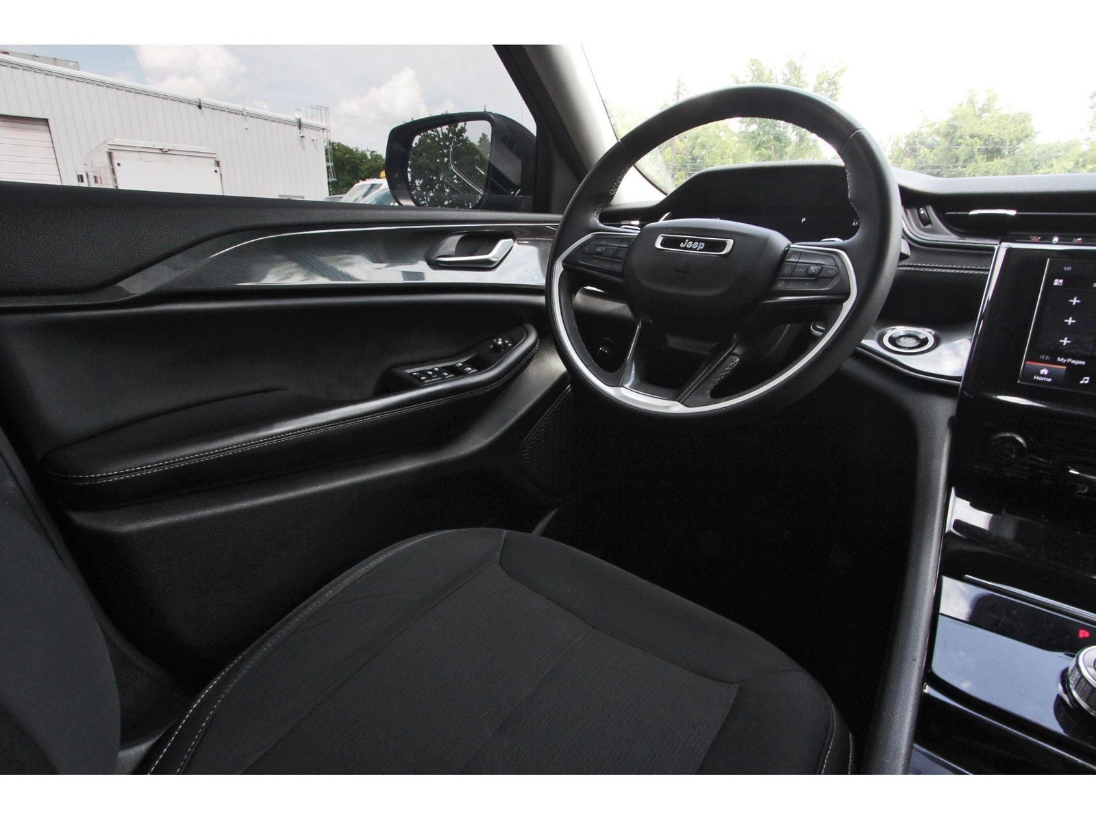 2023 Jeep Grand Cherokee L Laredo