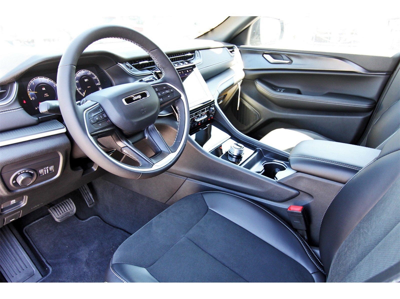 2025 Jeep Grand Cherokee L Altitude X 4x4