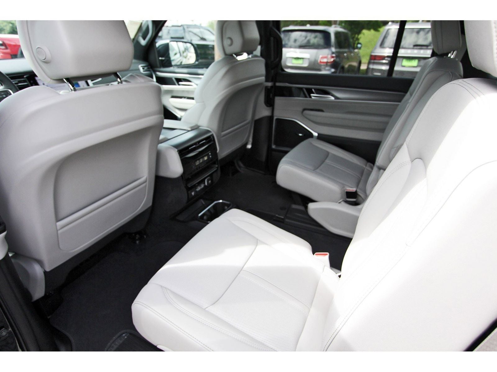 2026 Jeep Grand Wagoneer L 4x2