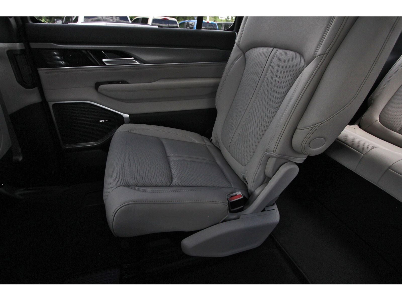 2026 Jeep Grand Wagoneer 4x2