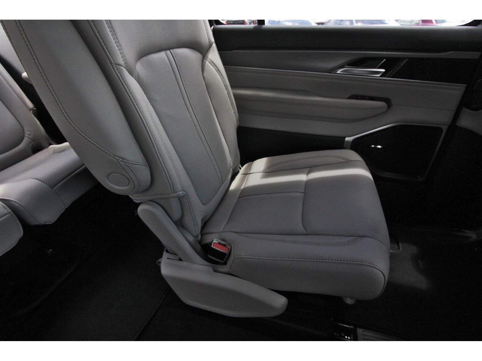 2026 Jeep Grand Wagoneer 4x2