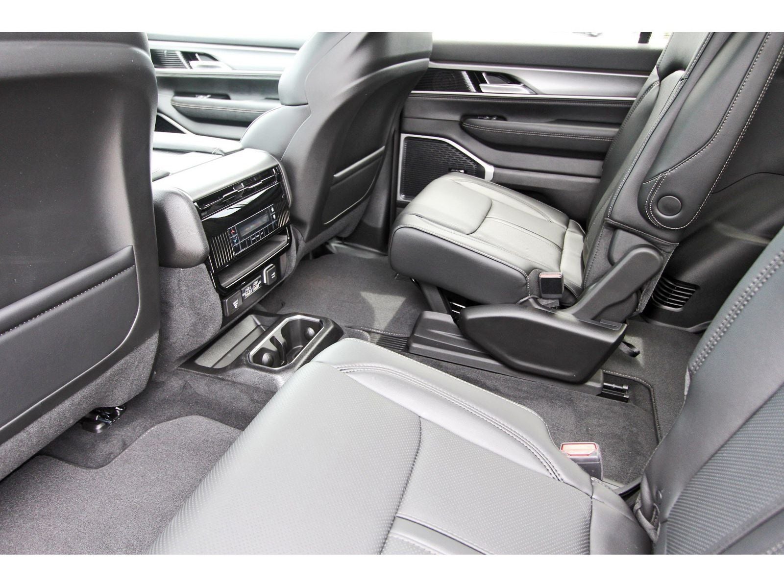 2026 Jeep Grand Wagoneer 4x2