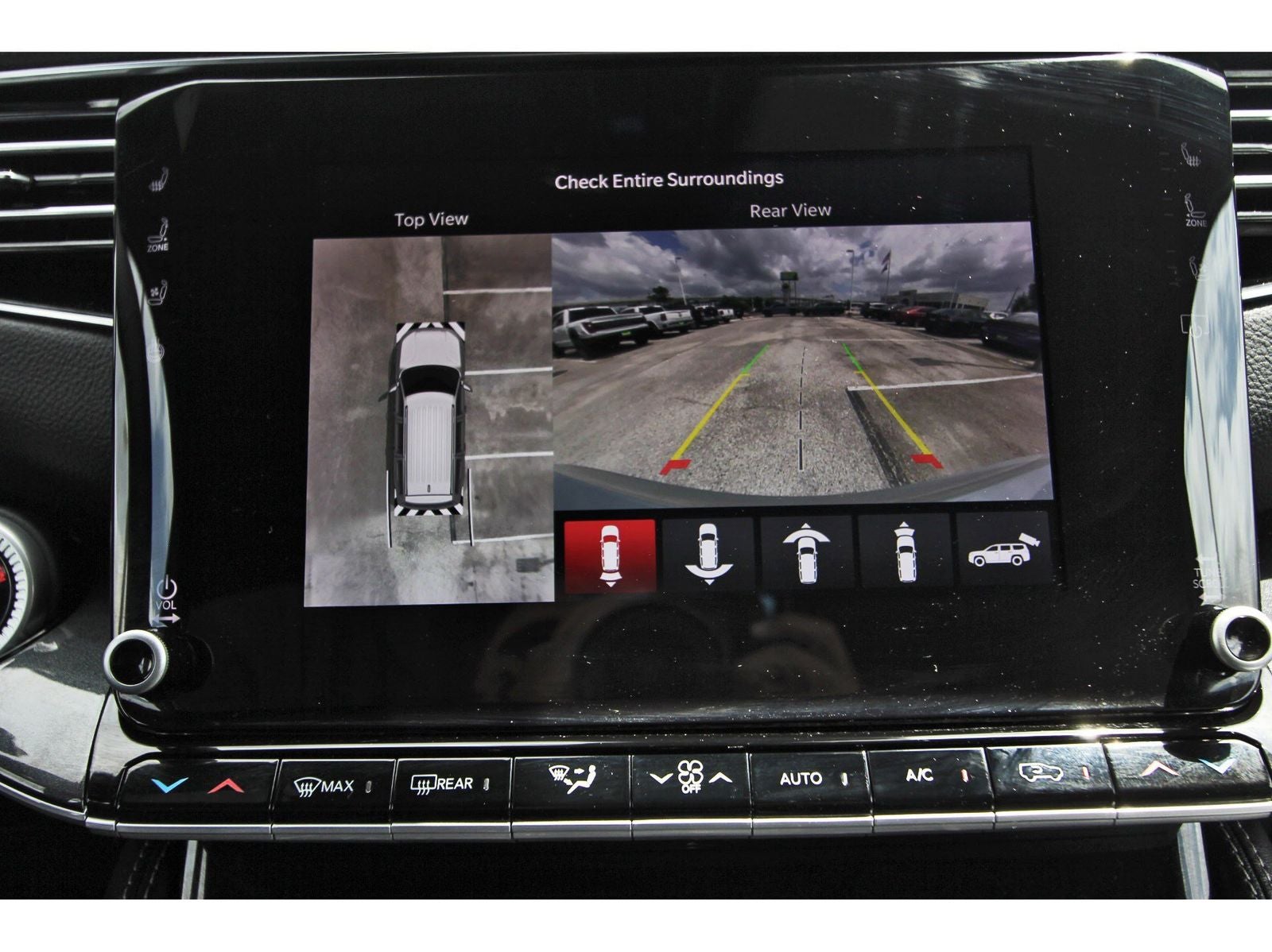 2024 Jeep Wagoneer Base