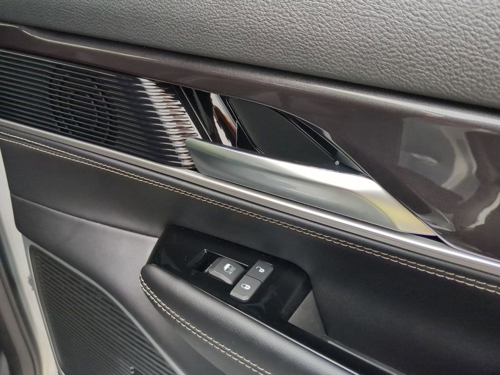 2024 Jeep Wagoneer Base