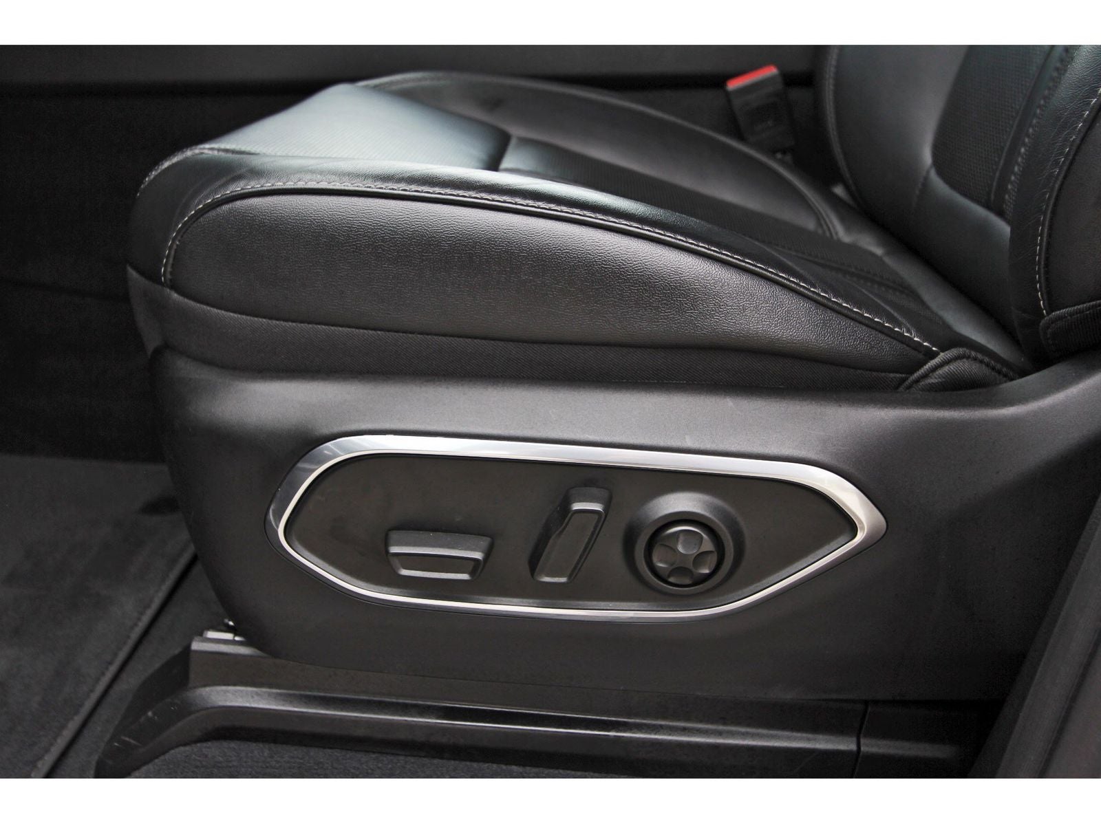 2024 Jeep Wagoneer Base