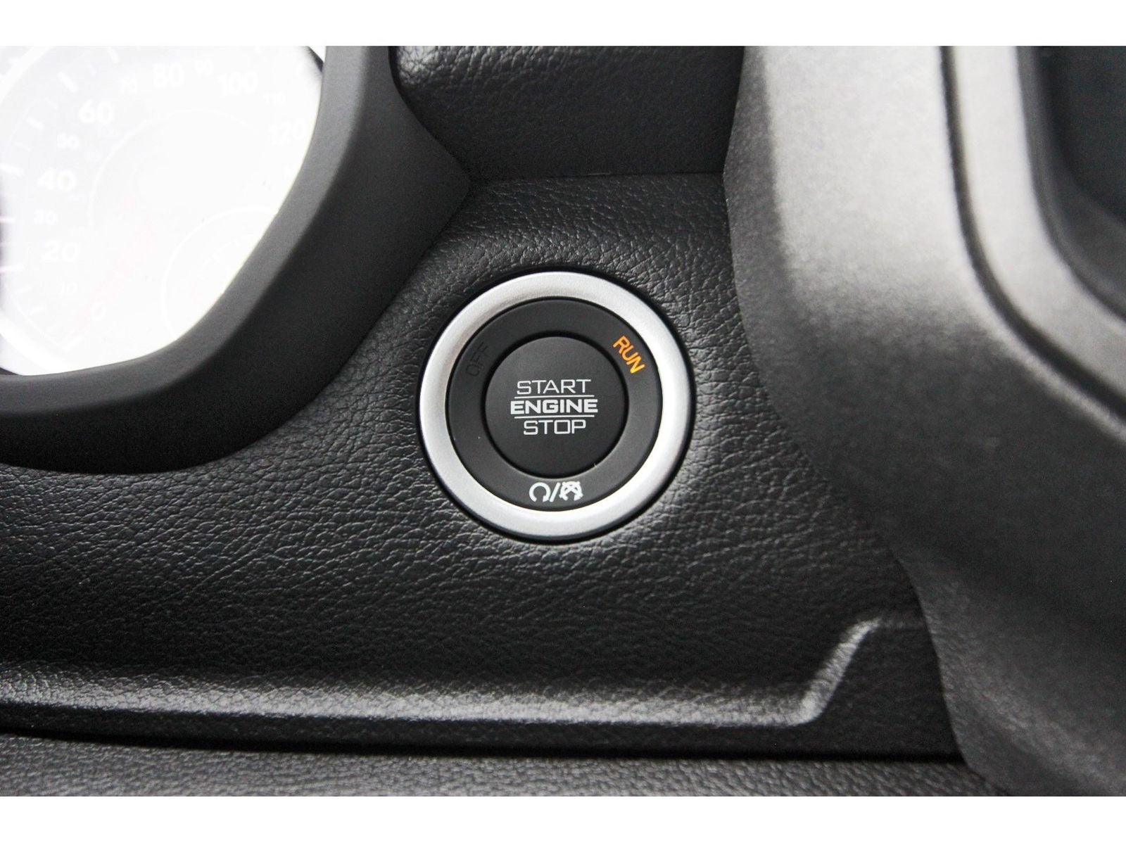 2026 RAM 1500 Express 4x2 Crew Cab 5'7" Box