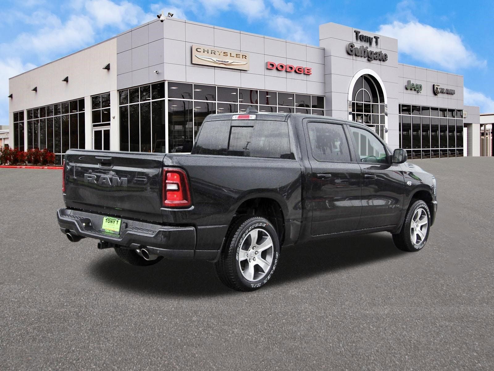 2026 RAM 1500 Express 4x2 Crew Cab 5'7" Box