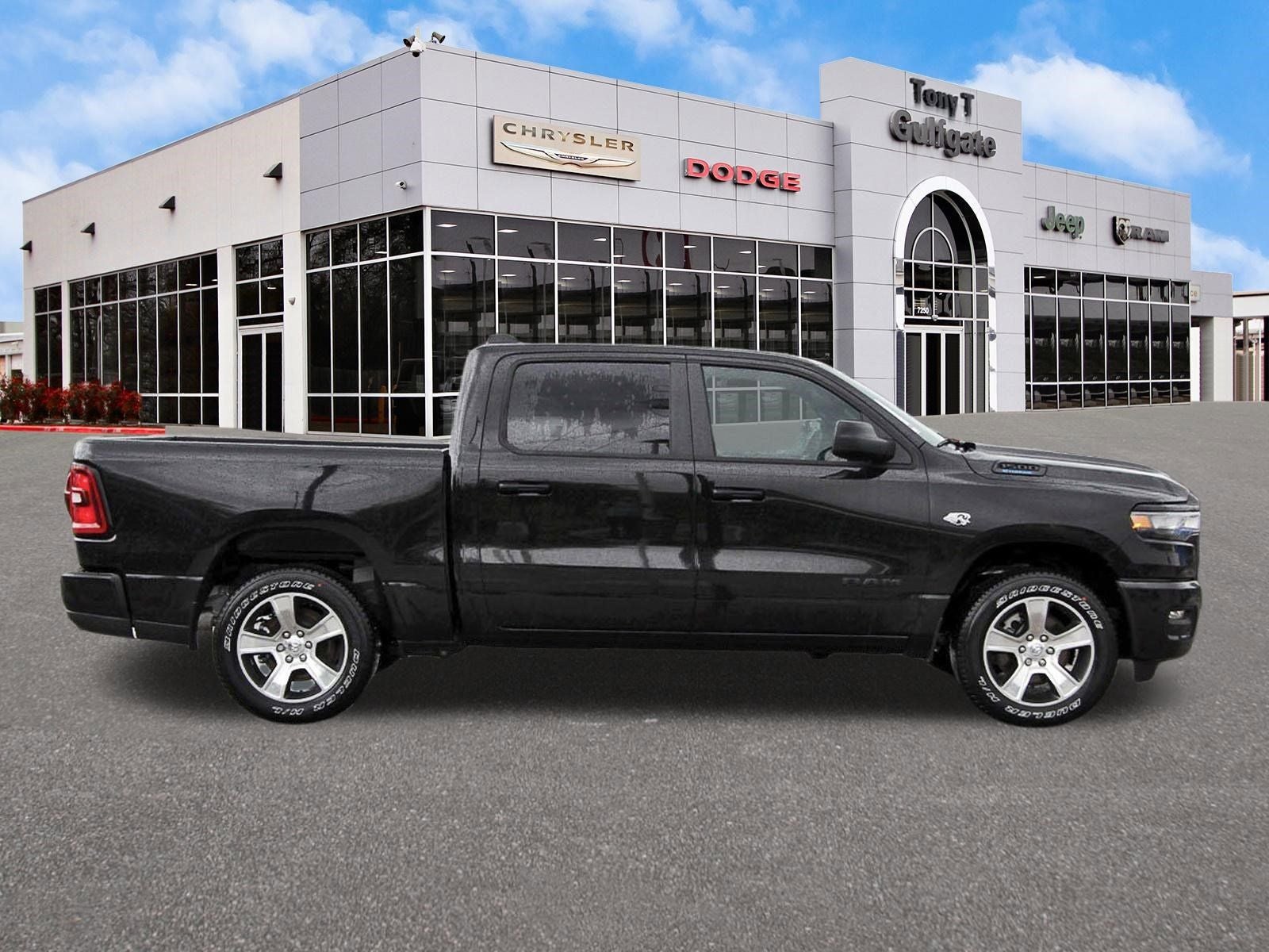 2026 RAM 1500 Express 4x2 Crew Cab 5'7" Box