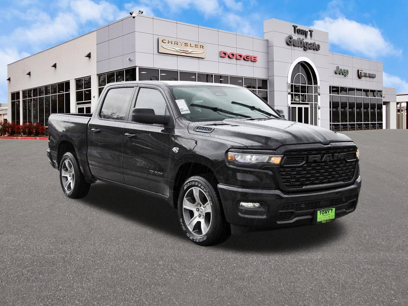 2026 RAM 1500 Express 4x2 Crew Cab 5'7" Box