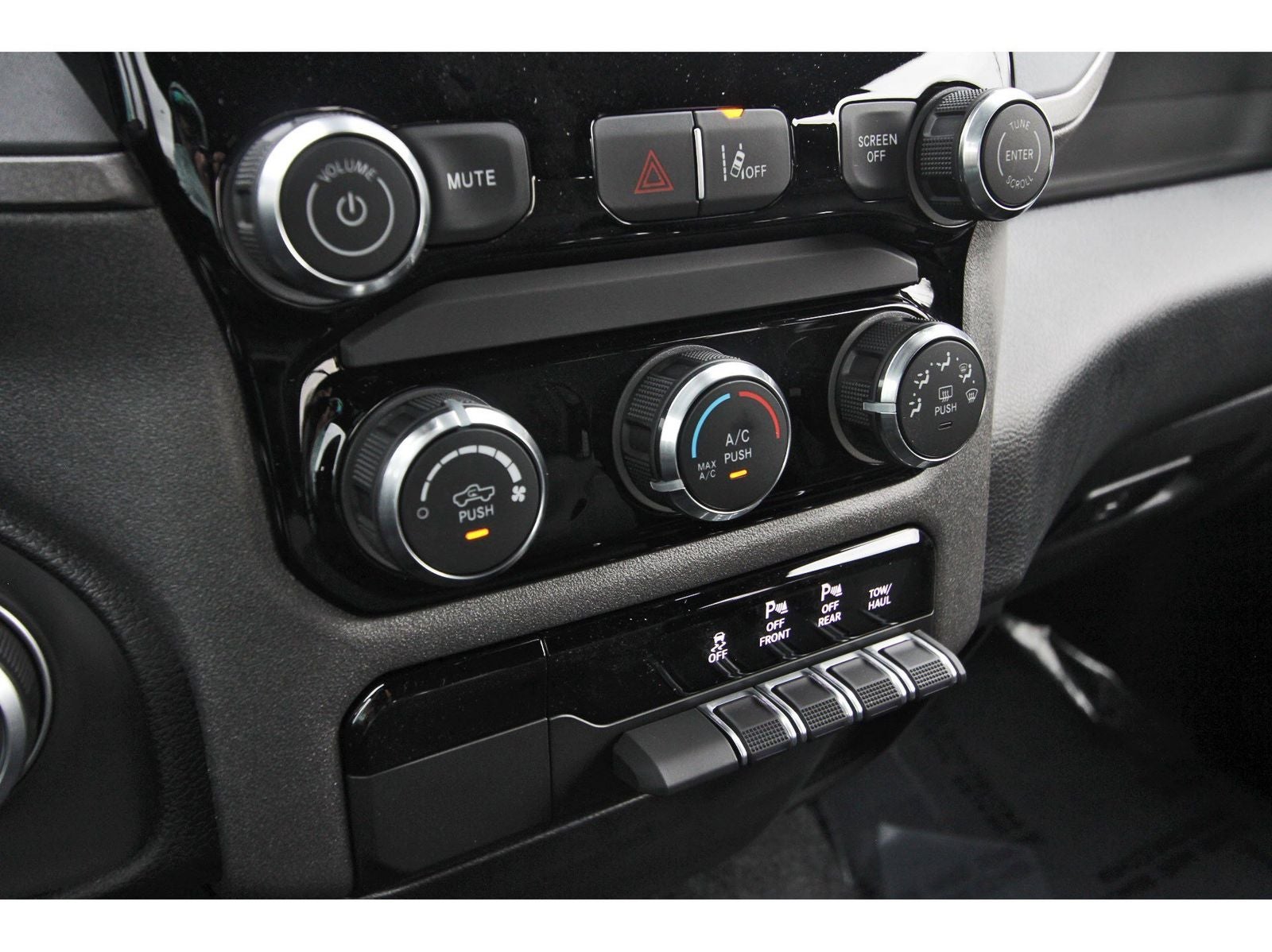 2026 RAM 1500 Express 4x2 Crew Cab 5'7" Box