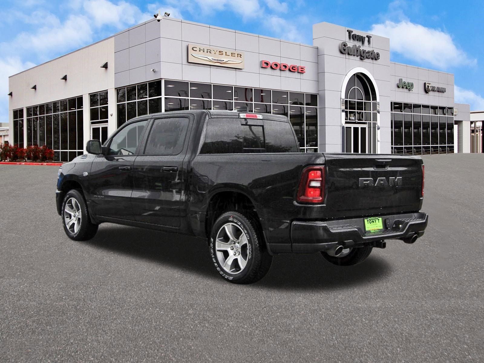 2026 RAM 1500 Express 4x2 Crew Cab 5'7" Box