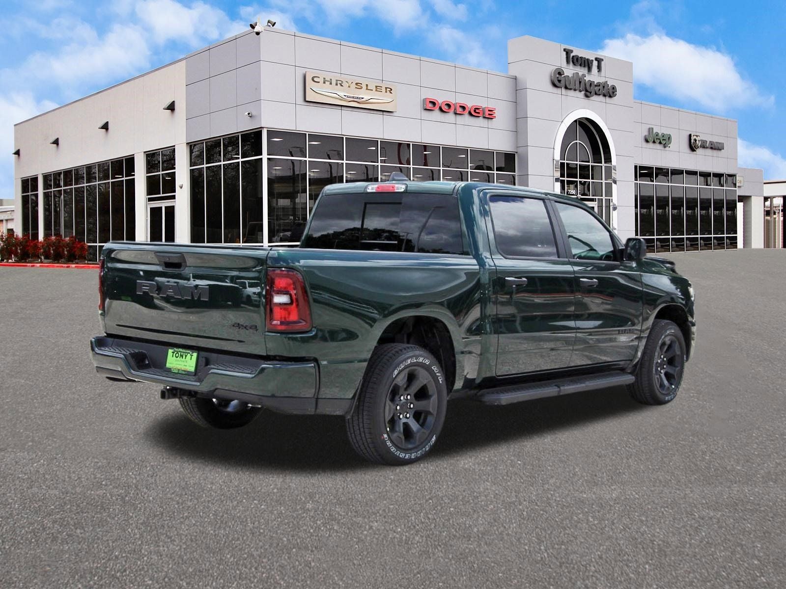 2026 RAM 1500 Express 4x4 Crew Cab 5'7" Box