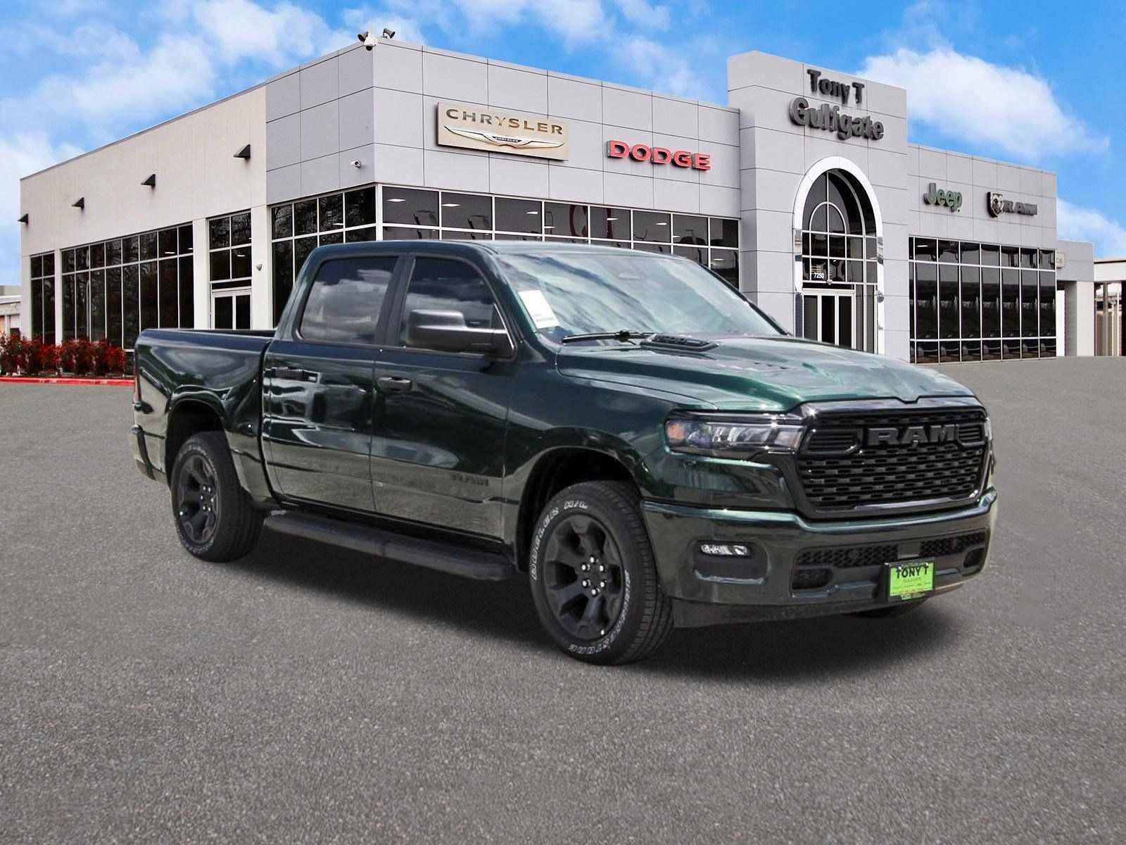2026 RAM 1500 Express 4x4 Crew Cab 5'7" Box