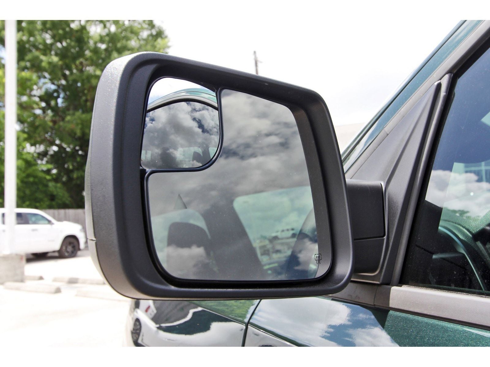 2026 RAM 1500 Express 4x4 Crew Cab 5'7" Box