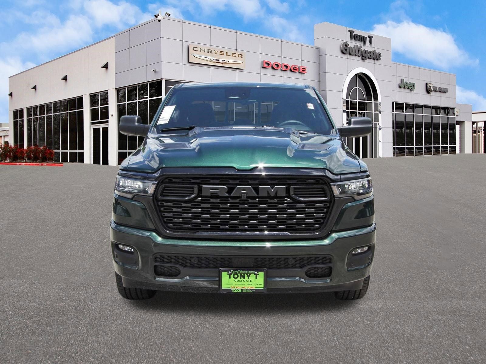 2026 RAM 1500 Express 4x4 Crew Cab 5'7" Box