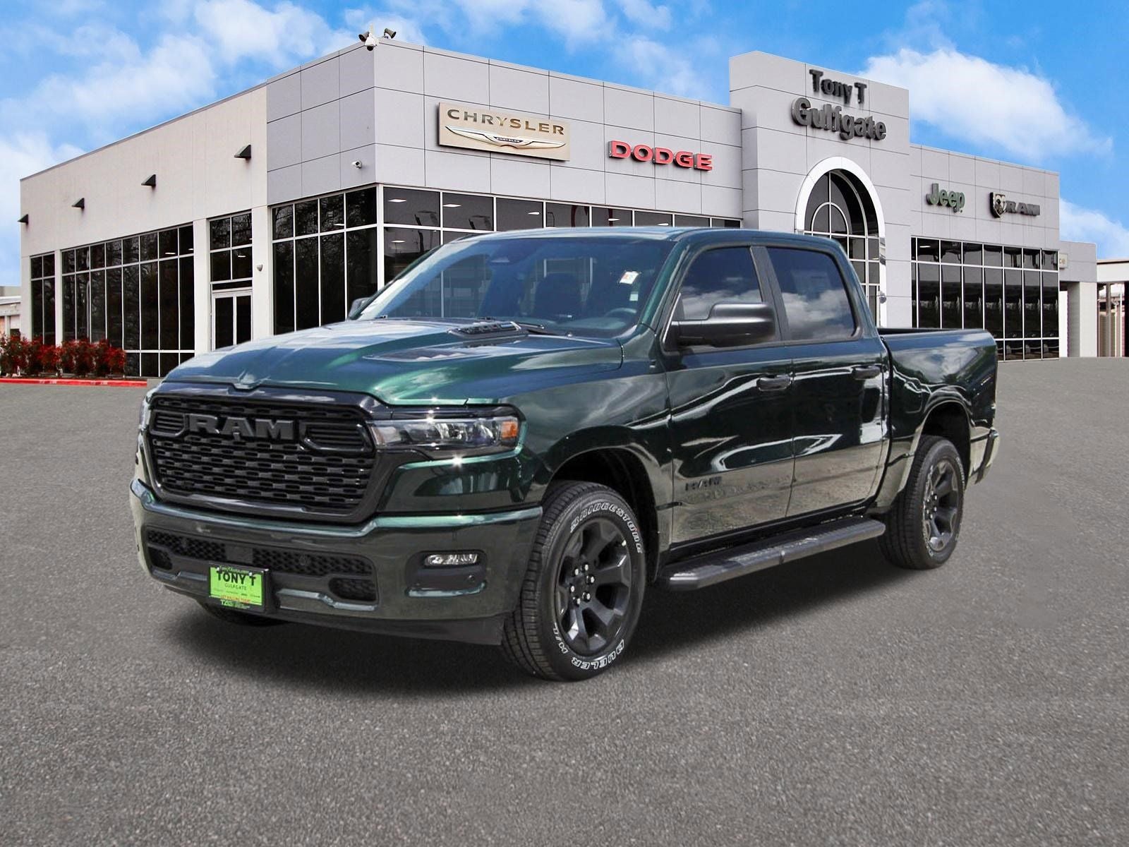 2026 RAM 1500 Express 4x4 Crew Cab 5'7" Box