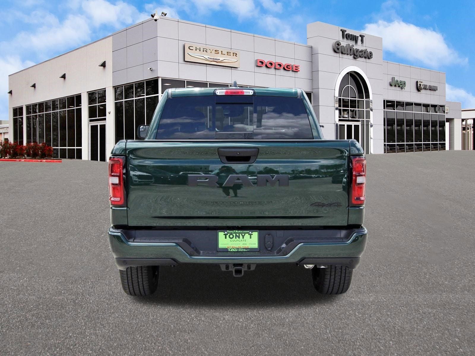 2026 RAM 1500 Express 4x4 Crew Cab 5'7" Box