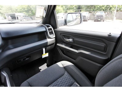 2026 RAM 1500 Express 4x4 Crew Cab 5'7" Box