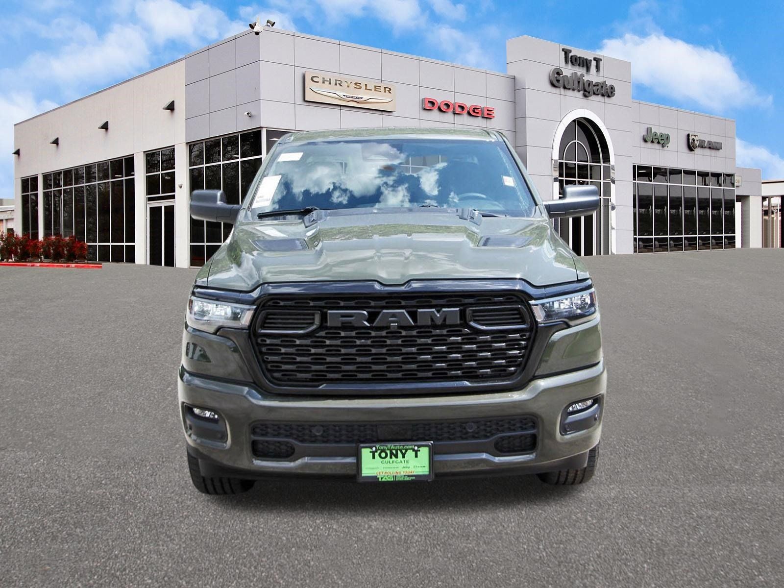 2026 RAM 1500 Express 4x4 Crew Cab 5'7" Box