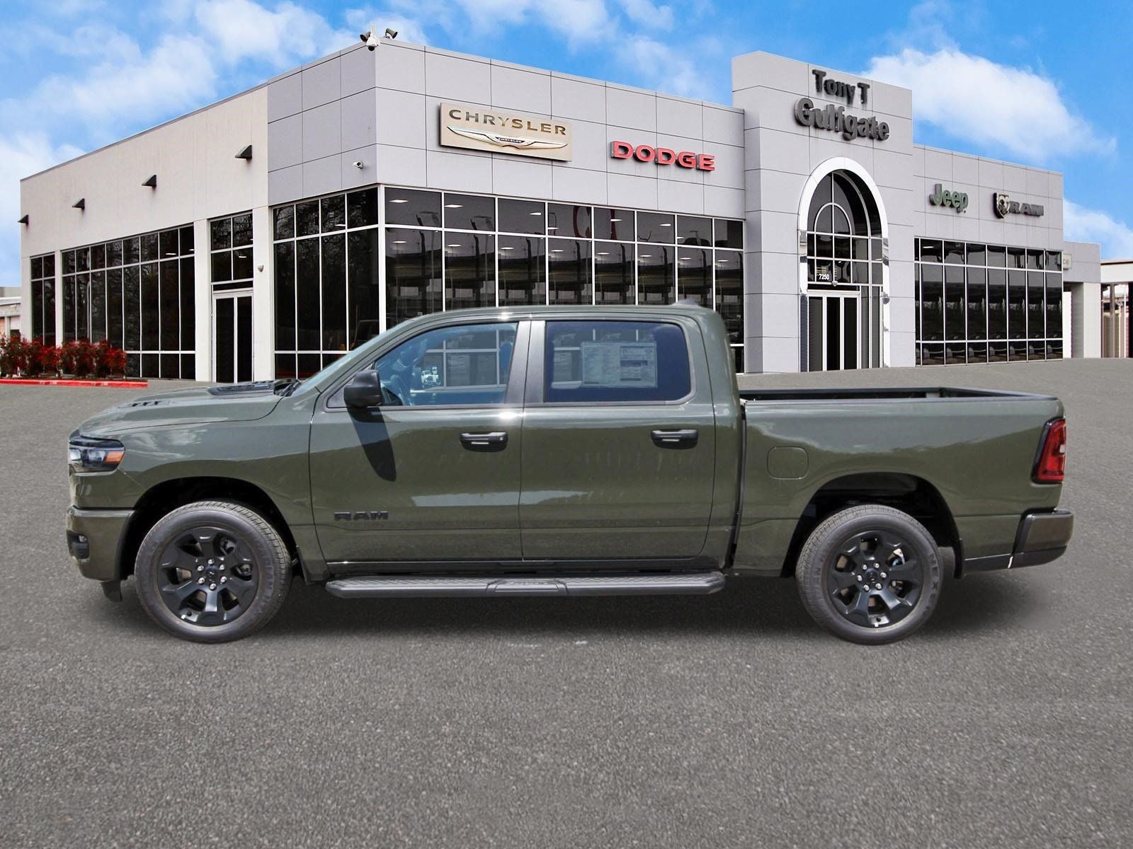 2026 RAM 1500 Express 4x4 Crew Cab 5'7" Box
