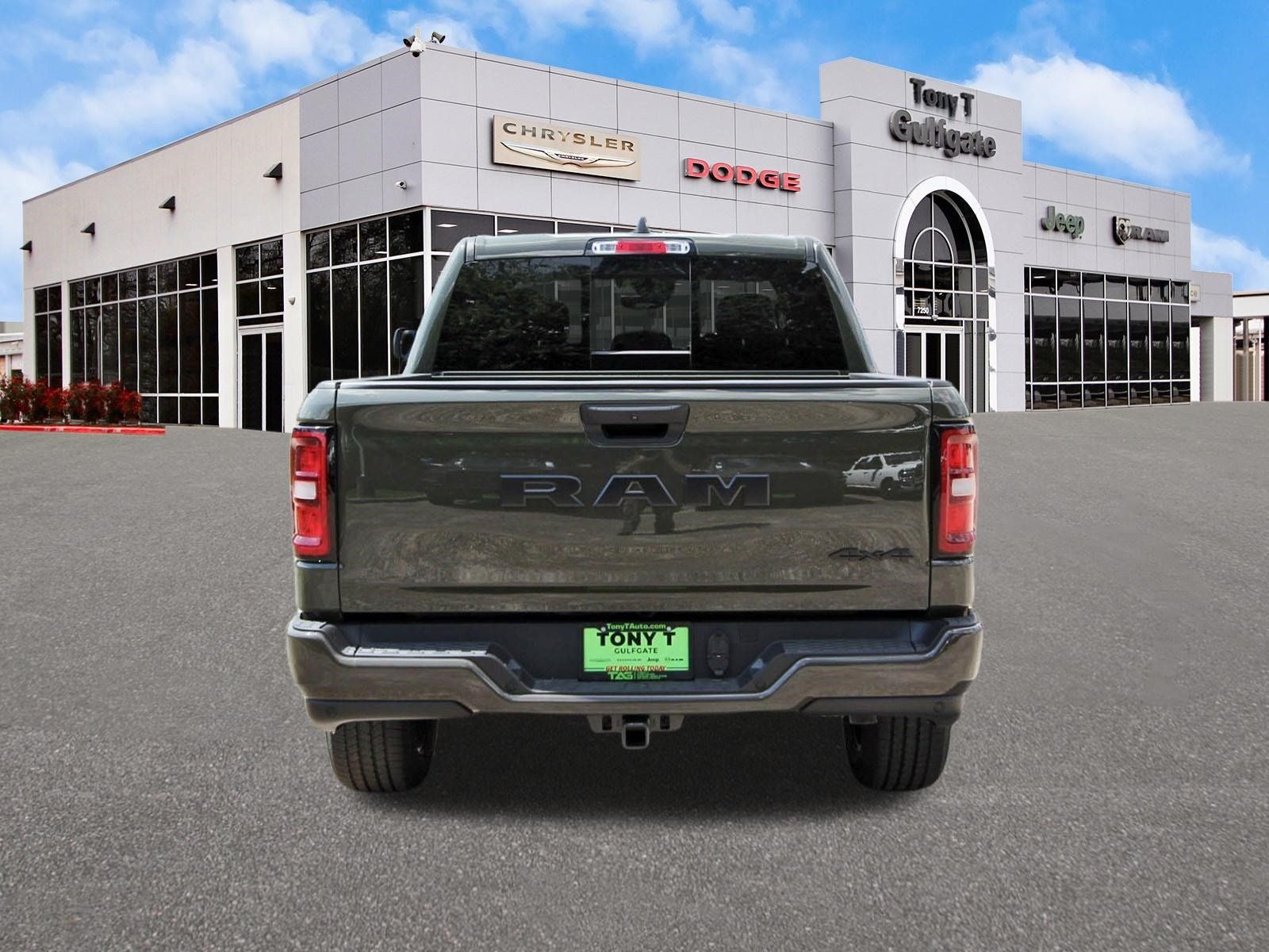 2026 RAM 1500 Express 4x4 Crew Cab 5'7" Box