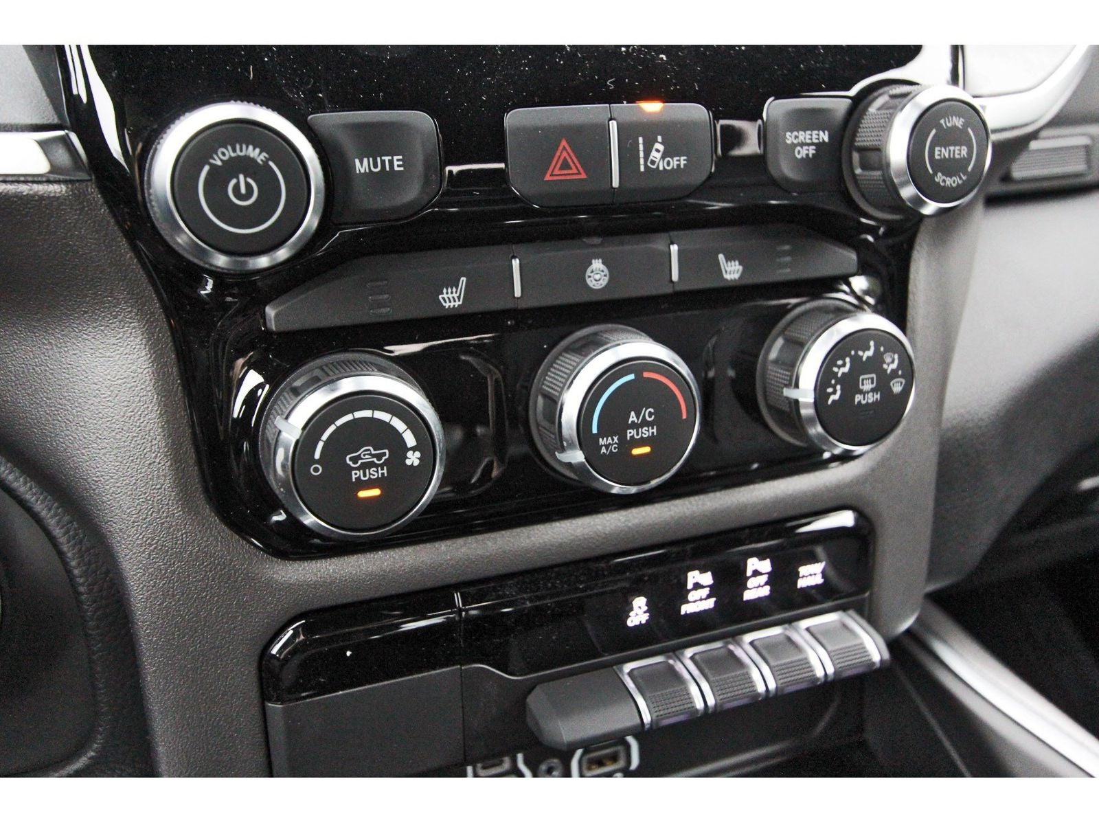 2026 RAM 1500 Big Horn/Lone Star Lone Star 4x4 Crew Cab 5'7" Box