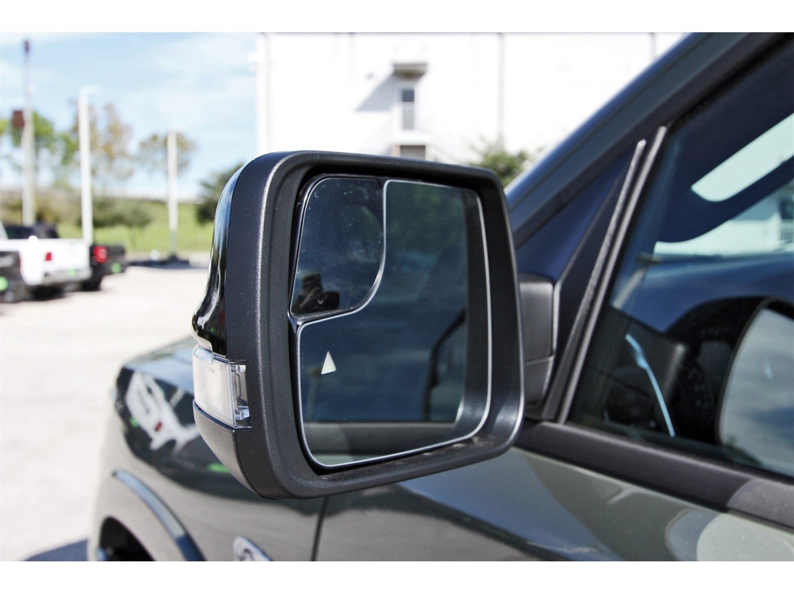 2026 RAM 1500 Big Horn/Lone Star Lone Star 4x4 Crew Cab 5'7" Box