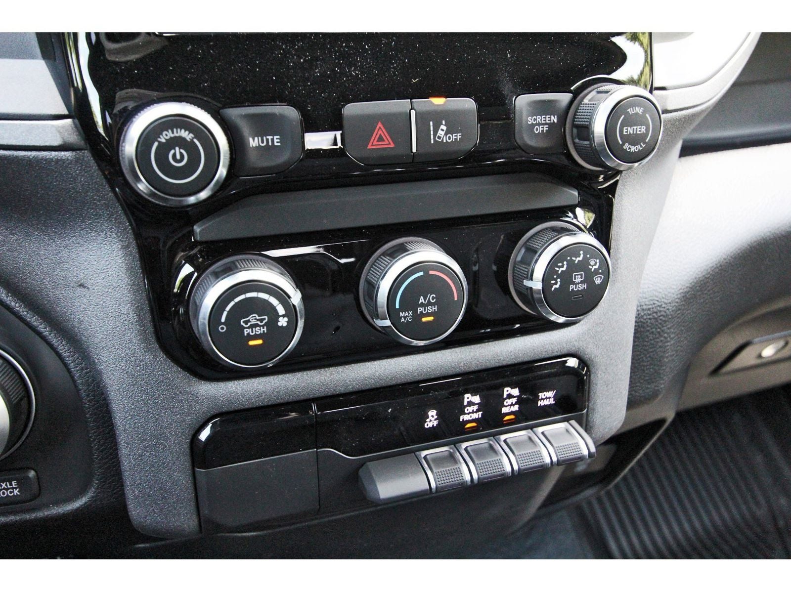2026 RAM 1500 Warlock 4x4 Crew Cab 5'7" Box