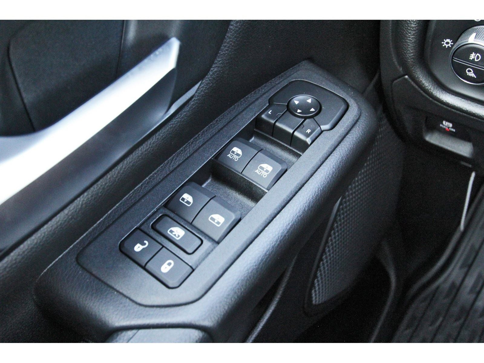 2026 RAM 1500 Warlock 4x4 Crew Cab 5'7" Box