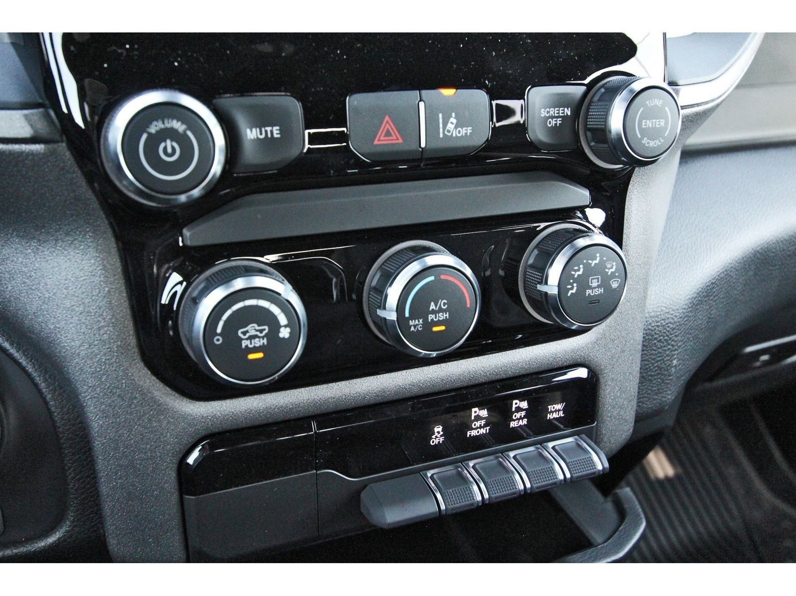 2026 RAM 1500 Warlock 4x4 Crew Cab 5'7" Box