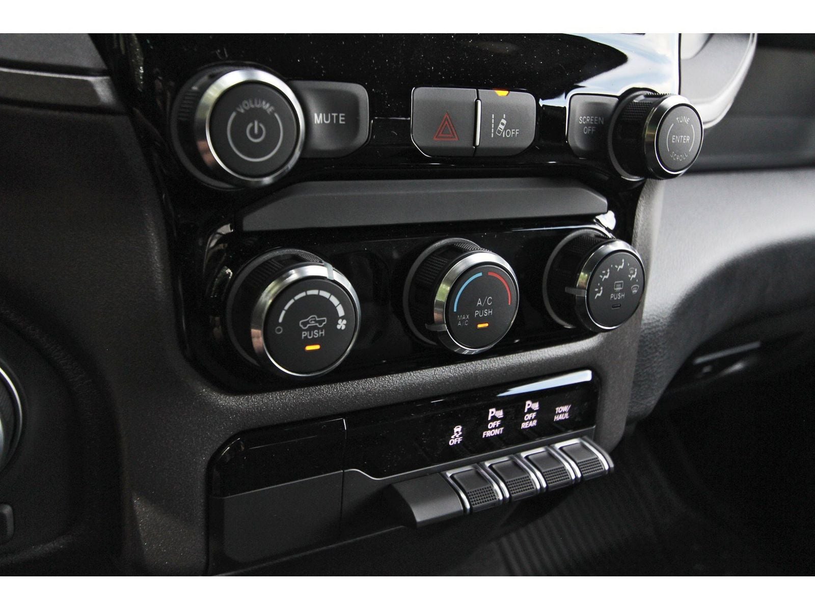2026 RAM 1500 Warlock 4x4 Crew Cab 5'7" Box