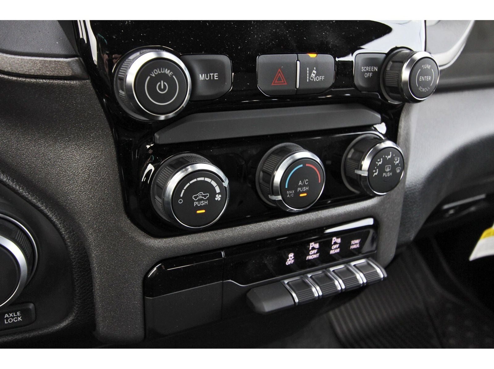 2026 RAM 1500 Warlock 4x4 Crew Cab 5'7" Box